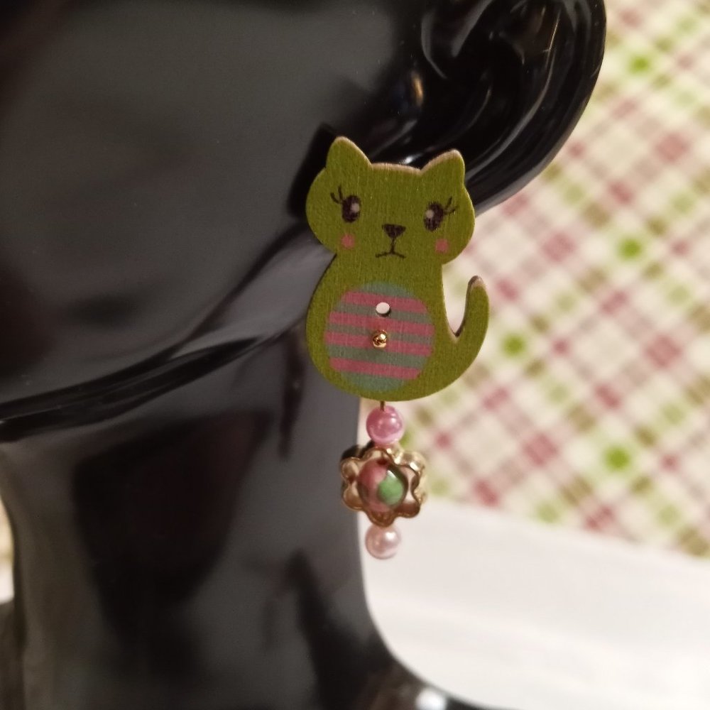 Home Made Handmade Wood & Metal Cat Green & Pink Button Earrings #46
